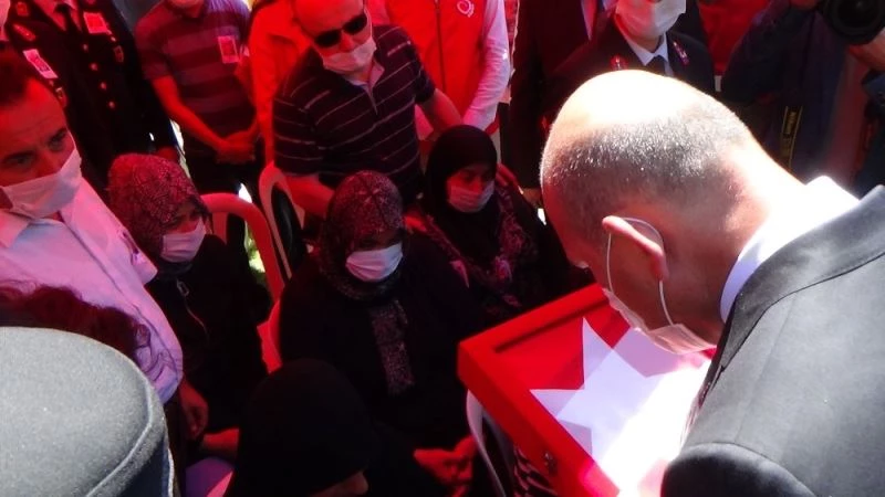 Bakan Soylu, Şehit Fatih Manga’yı son yolculuğuna uğurladı
