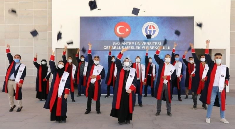 GAÜN Cerablus Meslek Yüksekokulu ilk mezunlarını verdi
