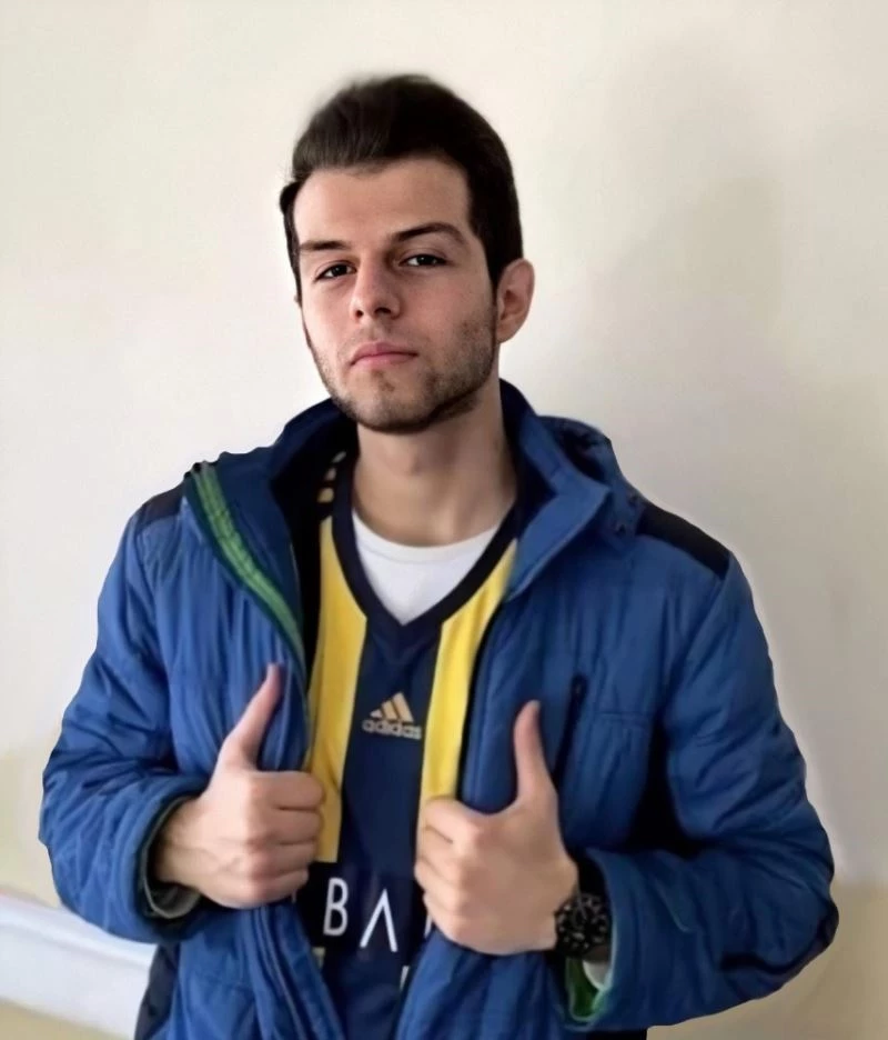 Küçük yaşta rap yapmaya başladı sosyal mecrada yüz binler dinliyor
