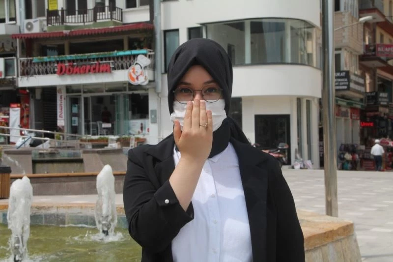 Pandemide 14 kuralı işaret diliyle anlattı
