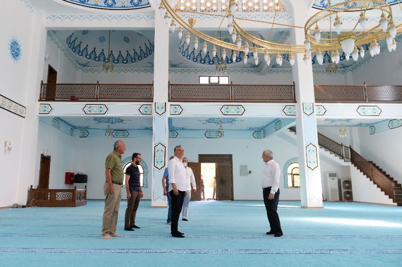 Başkan Uysal, Burdurlu Hasan Dikici Camii’nde incelemelerde bulundu
