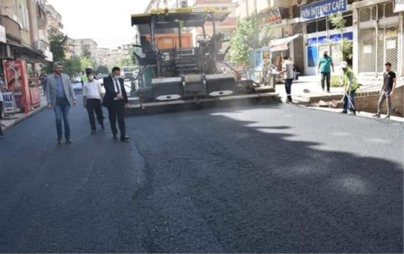 Bağlar caddeleri asfalt ve parke taşlarıyla güzelleşiyor
