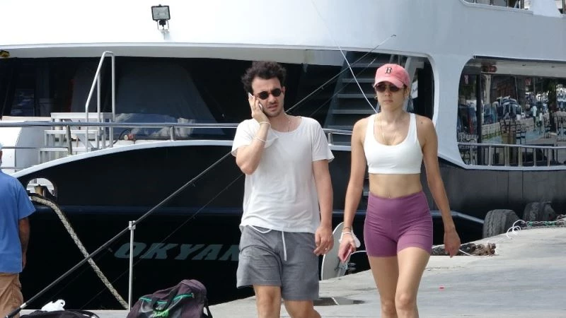 (Özel) Beşiktaş ve Sarıyer’de maske kuralı yine hiçe sayıldı, kimi koluna taktı kimi elinde gezdirdi
