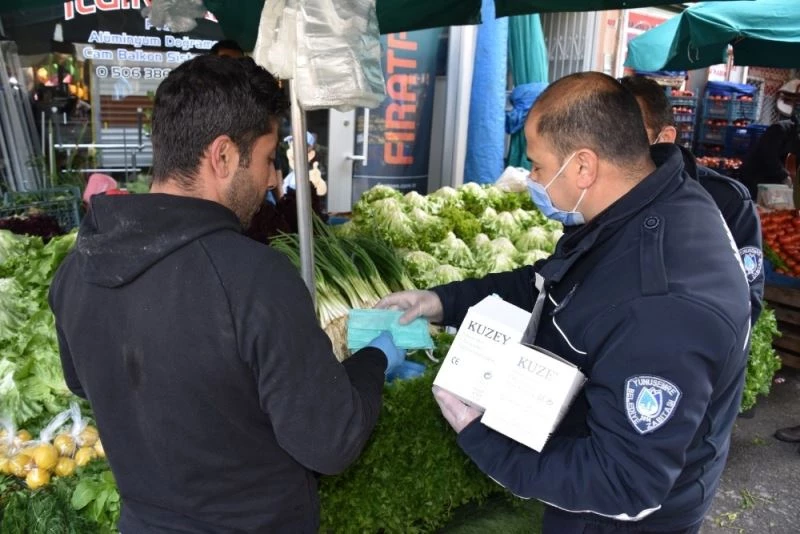 Karaköy Pazaryerinde tezgahlar yeniden kuruluyor
