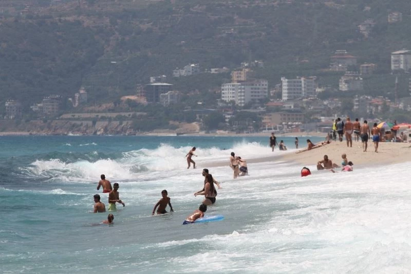 Antalya’da nem bulutları kentin üzerini kapladı
