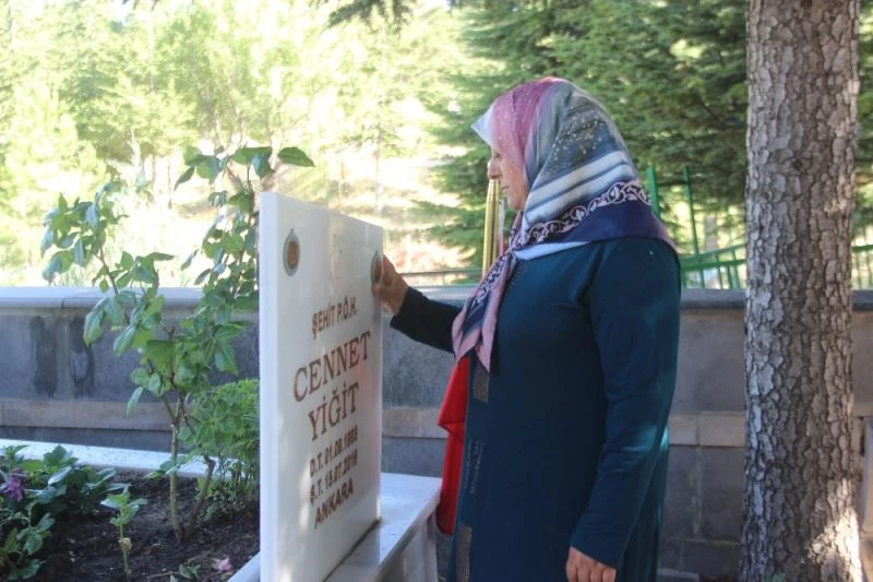 15 Temmuz Şehidi Cennet Yiğit’in annesi Huriye Yiğit: “Özlemimiz büyük ama gururumuz daha büyük”
