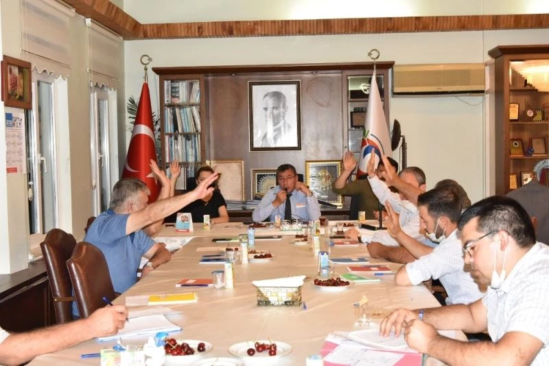 Eğirdir’de esnafın 3 aylık kiraları, ecrimisil, işgaliye ve hat bedelleri silindi
