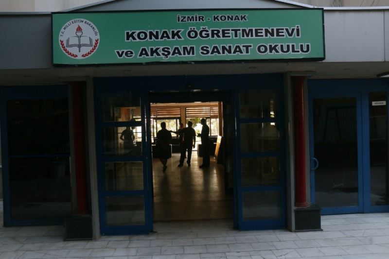 İzmir’de silahla vurulan öğretmenevi müdürü ağır yaralandı
