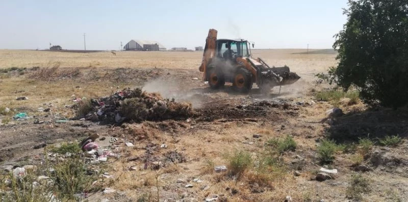 Kızıltepe Belediyesi köyden 21 kamyon çöp topladı
