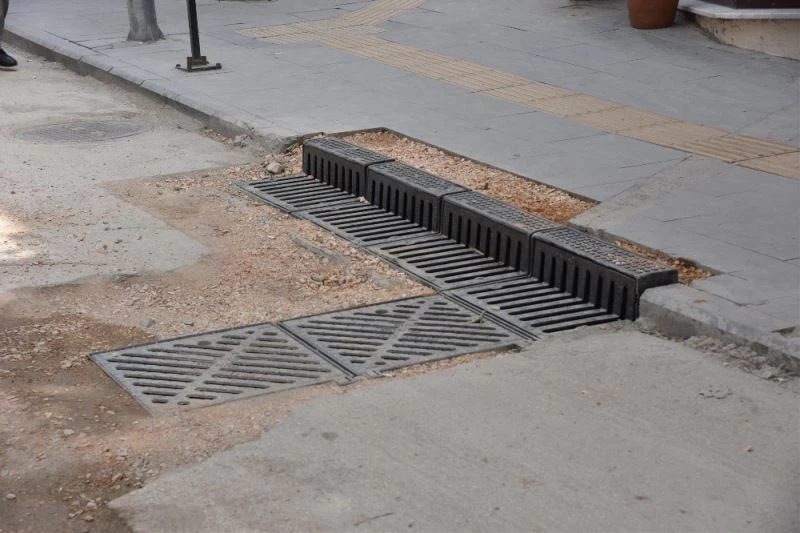 Bordür tipi yağmur suyu ızgaralarıyla su baskınlarındaki zarar en aza indirilecek
