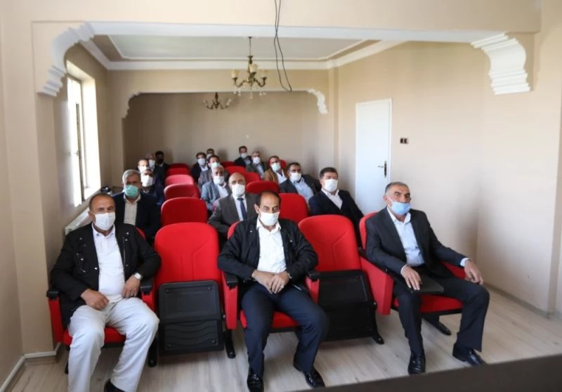 Kaymakam Solak, deprem bölgesindeki muhtarlarla bir araya geldi
