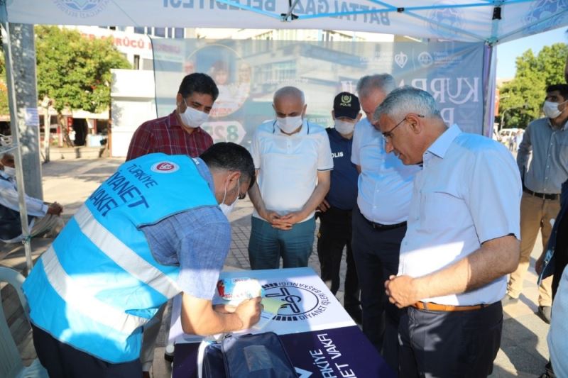 Başkan Güder, TDV’ye kurban bağışında bulundu
