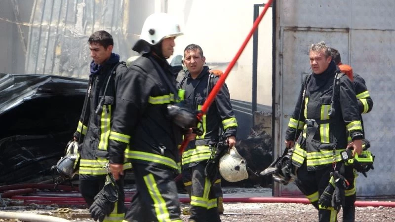 İtfaiyenin çalışmasını ağlayarak izledi
