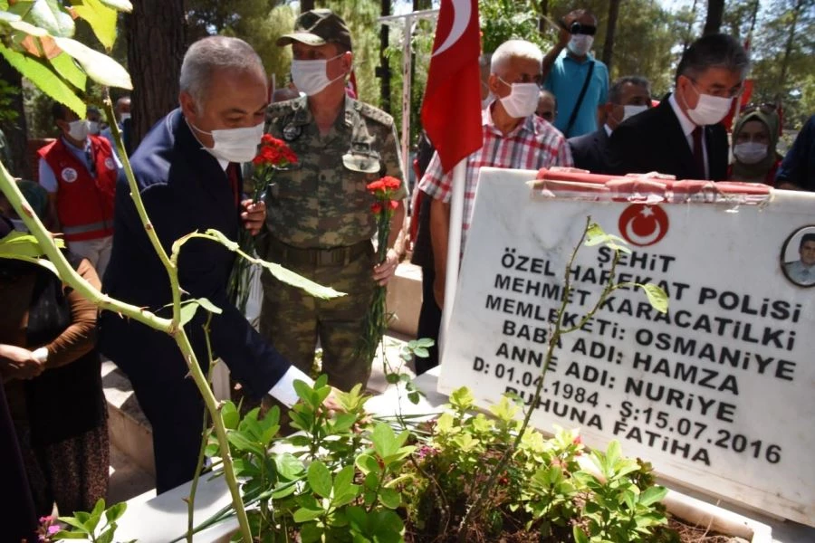 15 TEMMUZ ETKİNLİKLERİ KAPSAMINDA ŞEHİTLİKTE ANMA PROGRAMI DÜZENLENDİ