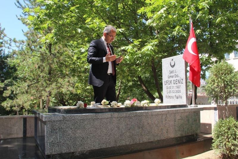 Tosyalı Şehidin mezarının yapımı tamamlandı
