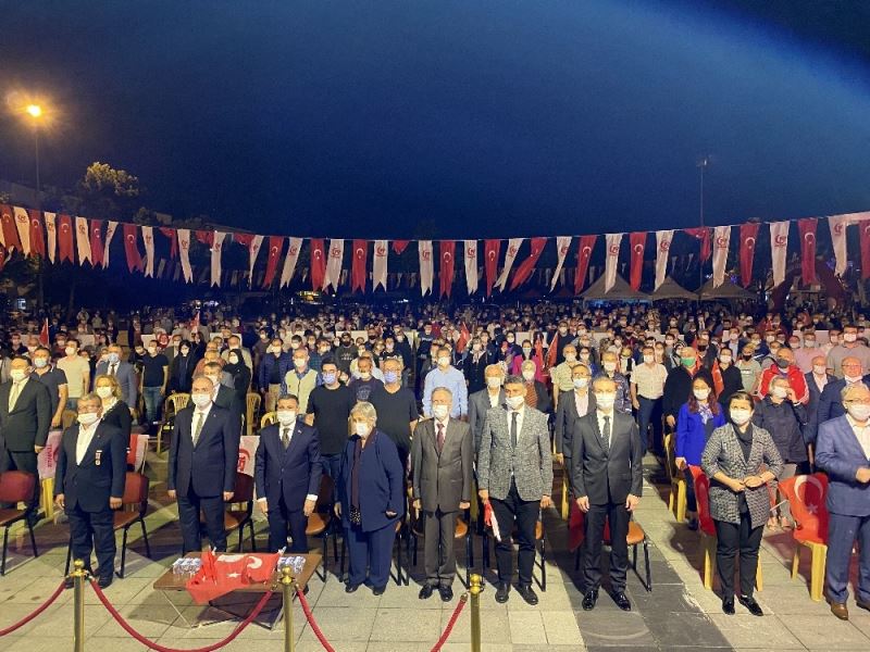 Hain darbe girişimin yıl dönümünde Düzceliler meydanları doldurdu
