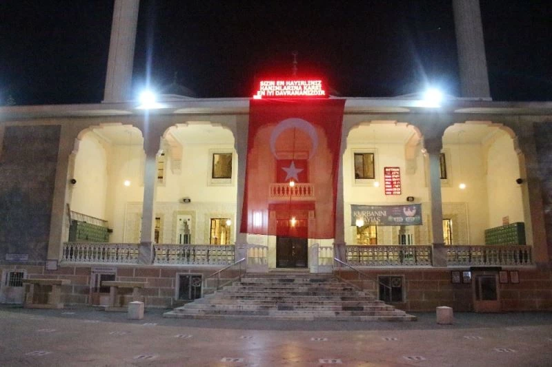 Denizli’de 1214 camide eş zamanlı olarak sela sesi yükseldi
