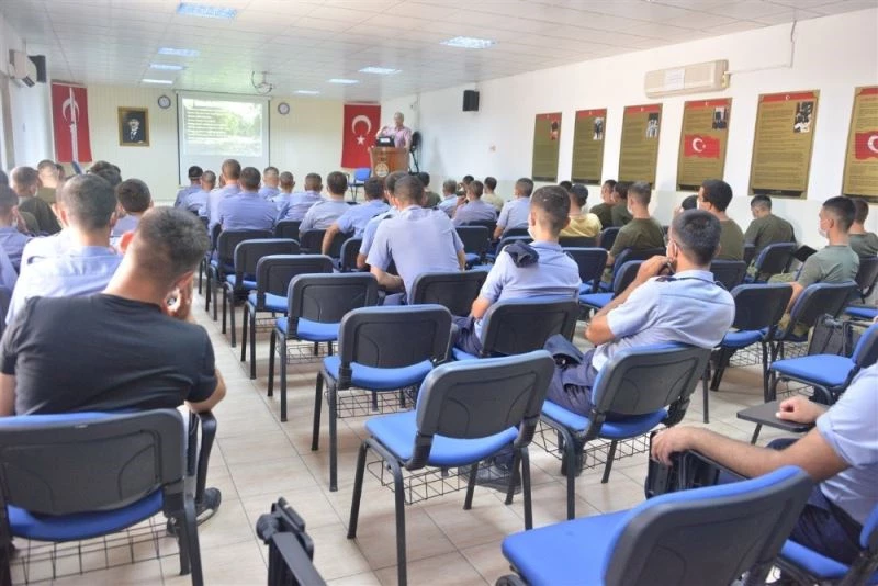 Askeri birliğe yangın eğitimi
