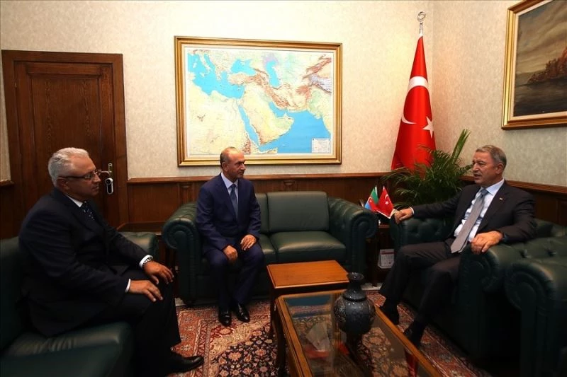 Bakan Akar, Nahçivan Ordu Komutanı ile bir araya geldi
