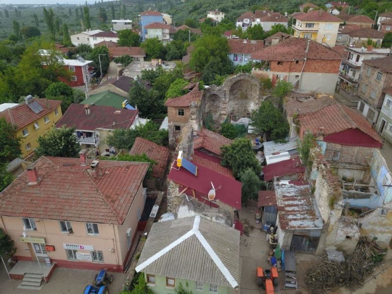 Evlerin içinde kalan tarihi kiliseye kültürel varlık tescili
