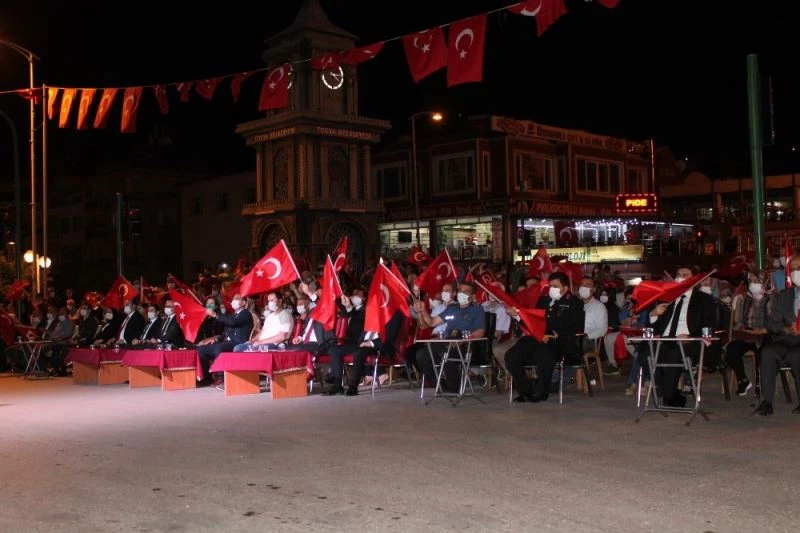 Tosya halkı demokrasi nöbetini bırakmadı
