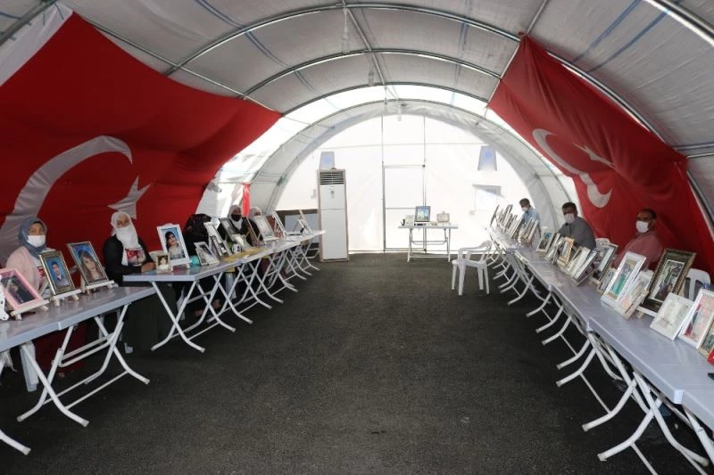 HDP önündeki ailelerin evlat nöbeti 318’inci gününde
