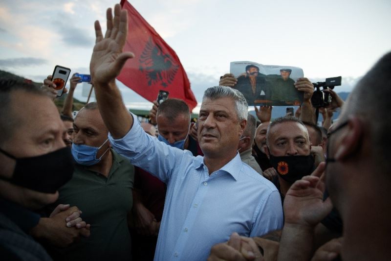 Kosova Cumhurbaşkanı Tahçi’ye Lahey dönüşü davullu zurnalı karşılama
