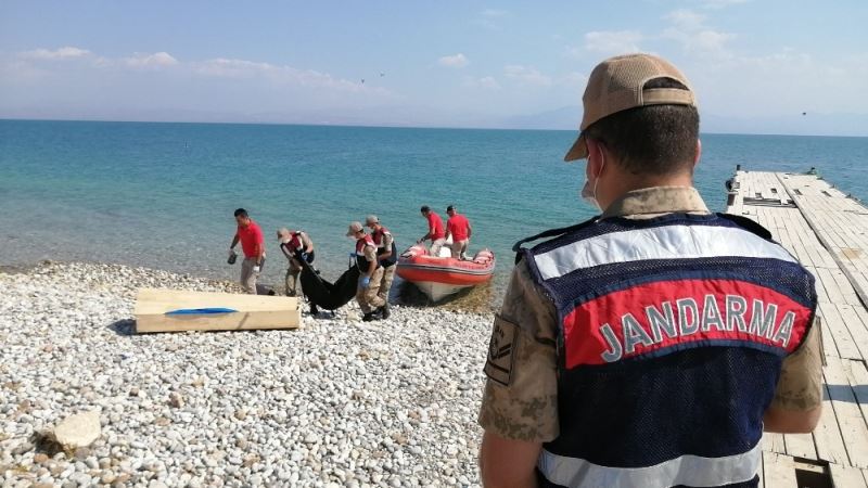 Van Gölü’nden biri 7, diğeri 15 yaşlarında 2 çocuk cesedi daha çıkarıldı
