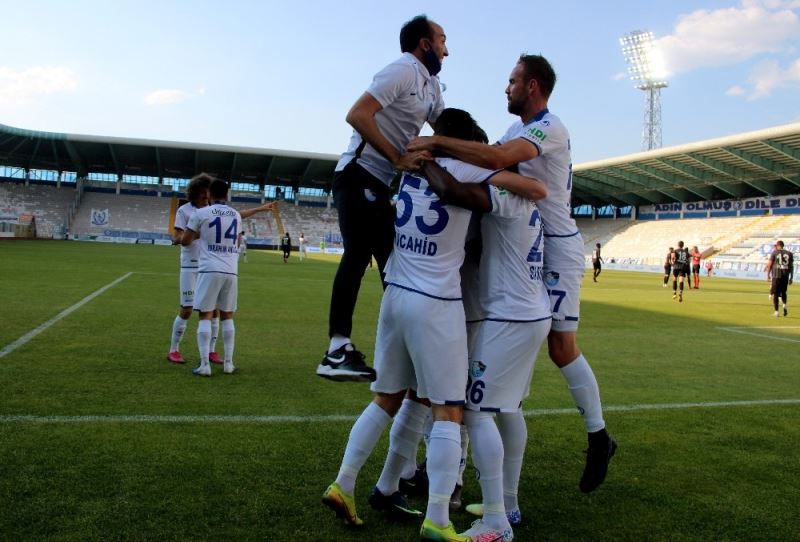 TFF 1. Lig: BB. Erzurumspor: 2 - Ümraniyespor: 0  (İlk yarı sonucu)
