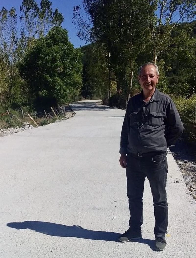 Köyüne beton yol yapılan muhtar şiirle teşekkür etti
