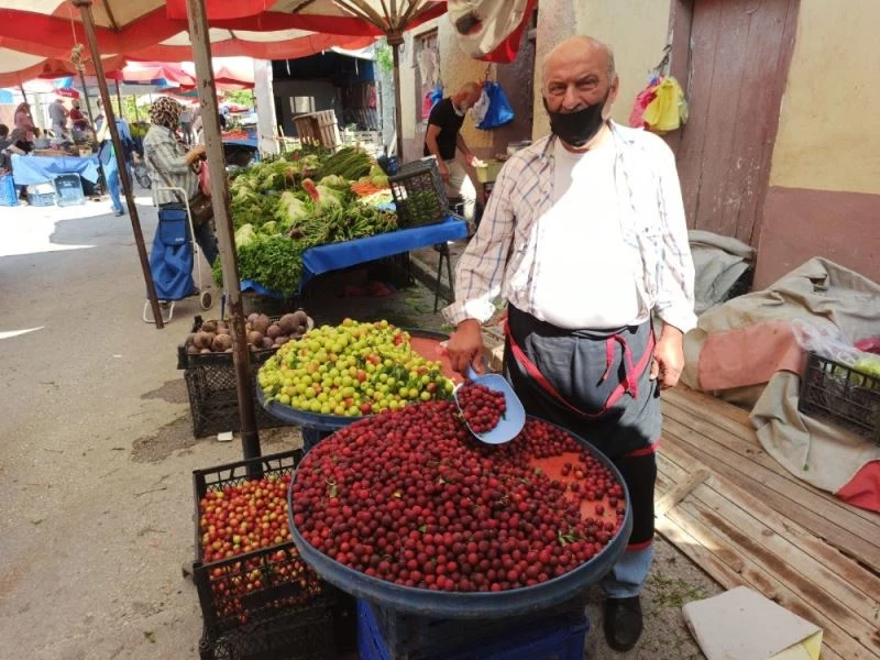 Ünlülerin tercih ettiği şifa kaynağı ’güvem eriği’ doğada yetişiyor
