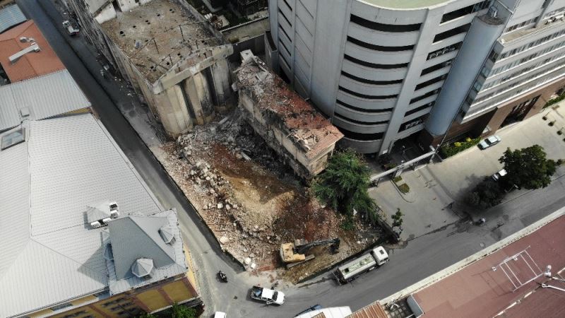 Tarihi Bomonti Bira Fabrikası’nın yıkımına başlandı
