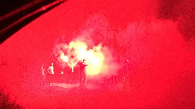 (Özel) Evlilik teklifinde sosyal mesafe hiçe sayılarak halaylar çekildi
