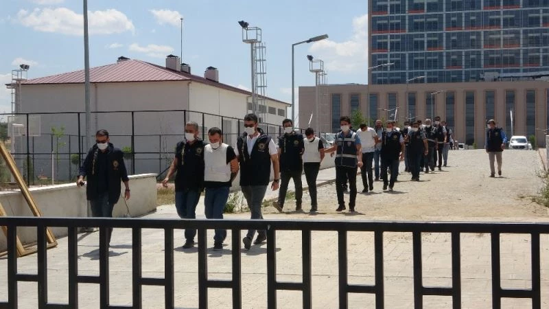 Cinayet şüphelileri tutuklanarak cezaevine gönderildi
