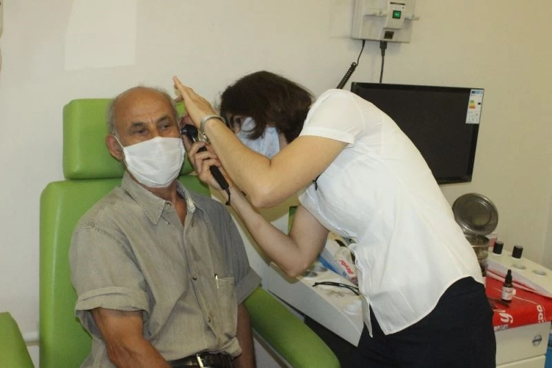 Deniz ve havuz sonrası kurulanmayan kulaklar tatili zehir edebiliyor
