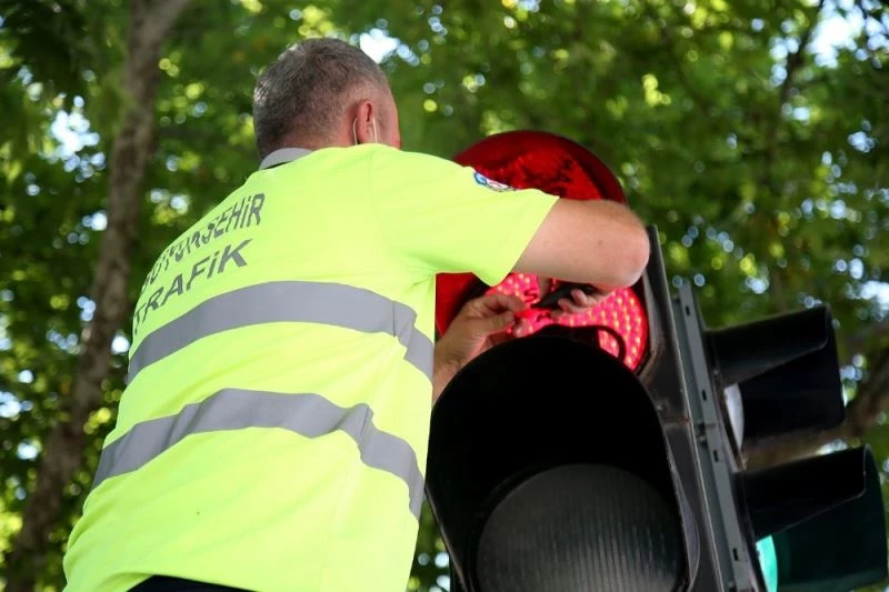 Sakarya’da trafik lambalarında ‘Maske Tak’ farkındalığı
