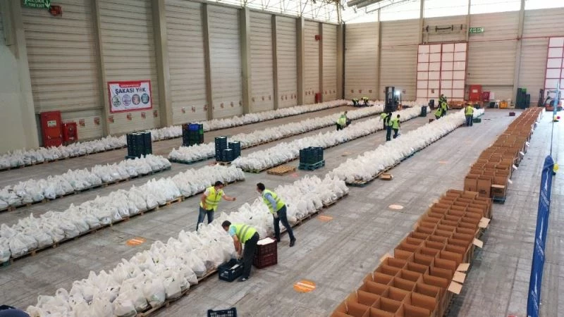 Biz Varız dayanışmasında 200 bin gıda paketi hedefi aşıldı
