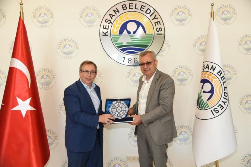 Rektör Tabakoğlu ve beraberindeki heyetten, Keşan Belediye Başkanı Helvacıoğlu’na iade-i ziyaret
