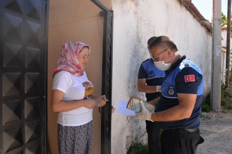 Dedektif gibi araştırma yapıp cüzdanı sahibine teslim ettiler
