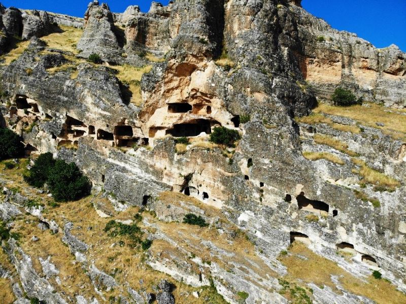 Binlerce yıllık geçmişi bulunan Hasuni Mağaraları turizme kazandırılmayı bekliyor
