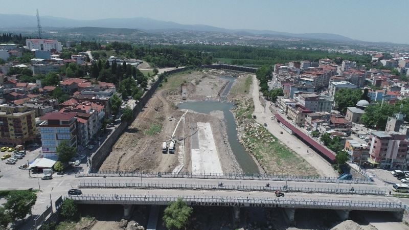 DSİ derelerdeki taşkın riskini azaltmaya devam ediyor
