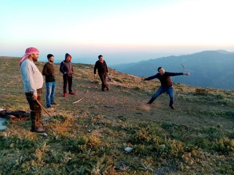 Çocukluğuna geri dönen yetişkinler, eski oyunların keyfini çıkardı
