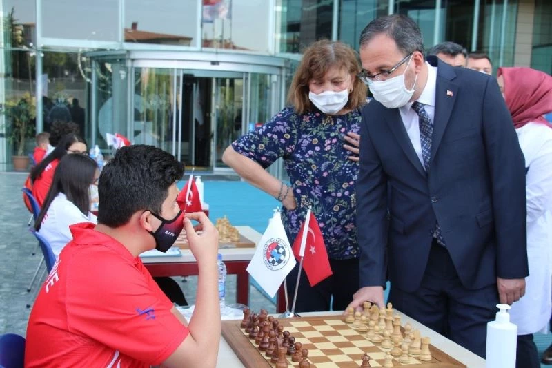 Pandemi koşullarına özel Dünya Satranç Günü kutlaması
