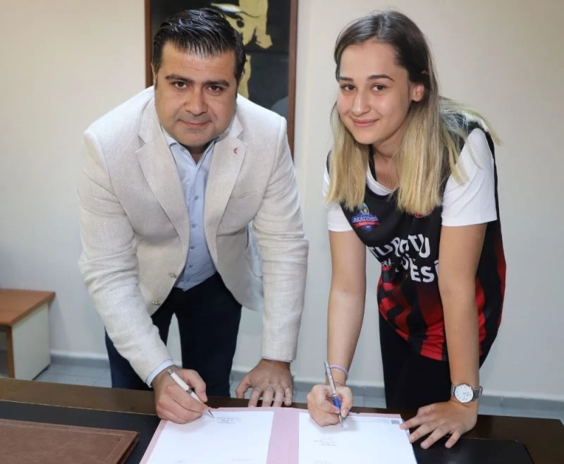 Turgutlu Belediyespor Sude Gençer ile sözleşme imzaladı
