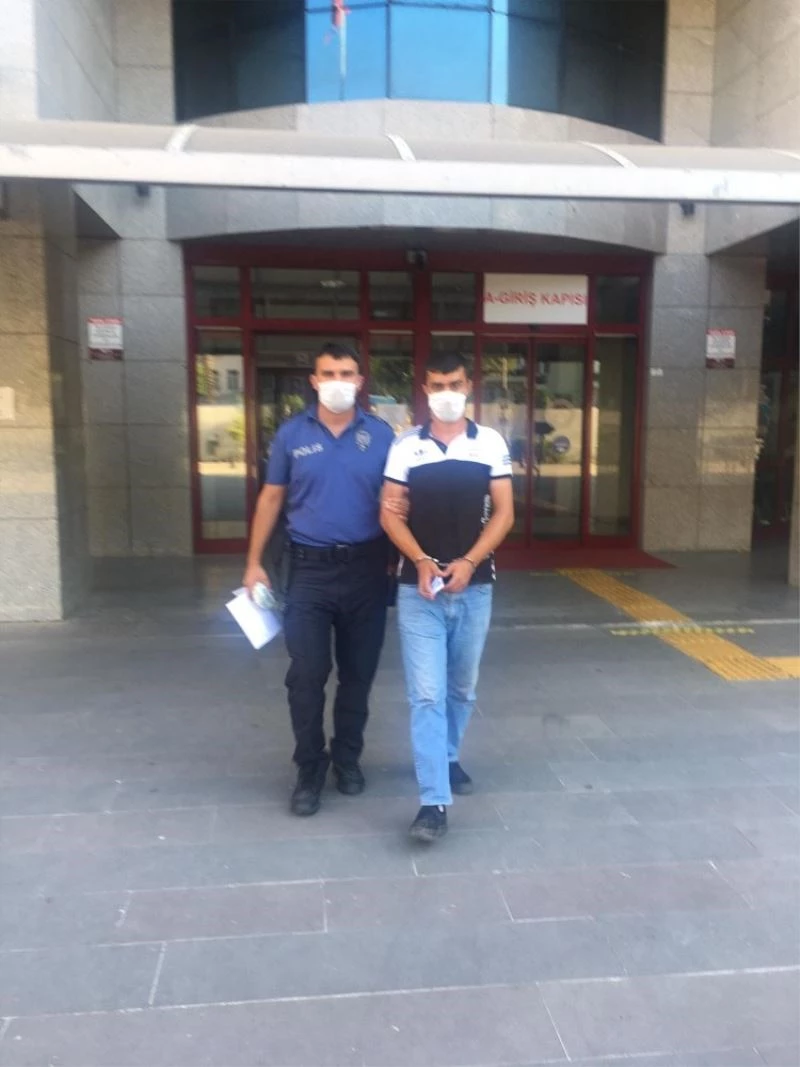 Çatal-bıçak hırsızı polisten kaçamadı
