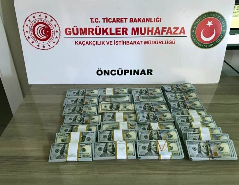 Suriye’ye kaçırılmak istenen 300 bin ABD Doları ele geçirildi
