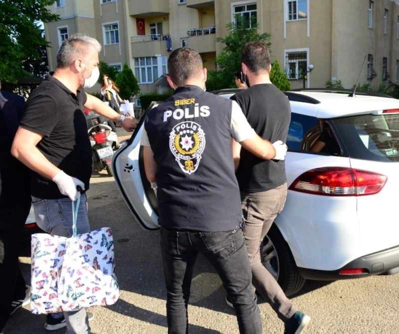 Sahte kimlik ile telefon kartlarını kopyalayan çete çökertildi
