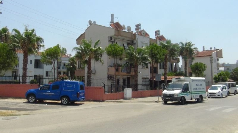 Daireden yayılan kötü koku, cesedi ortaya çıkardı
