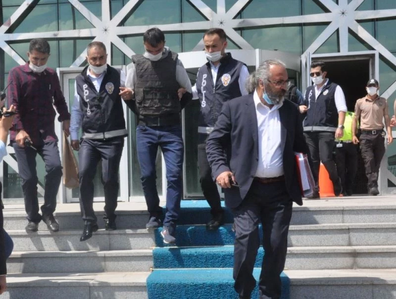 Anne ve oğlun katil zanlıları tutuklandı
