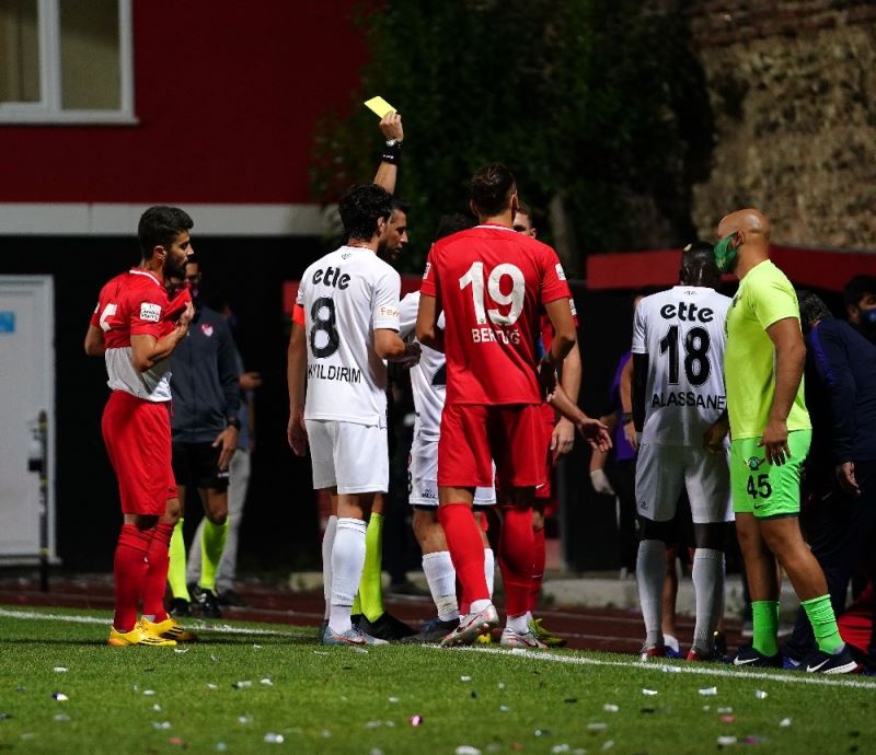 TFF 1. Lig Play-Off Yarı Final: Karagümrük: 1 - Akhisarspor: 1 (İlk yarı)
